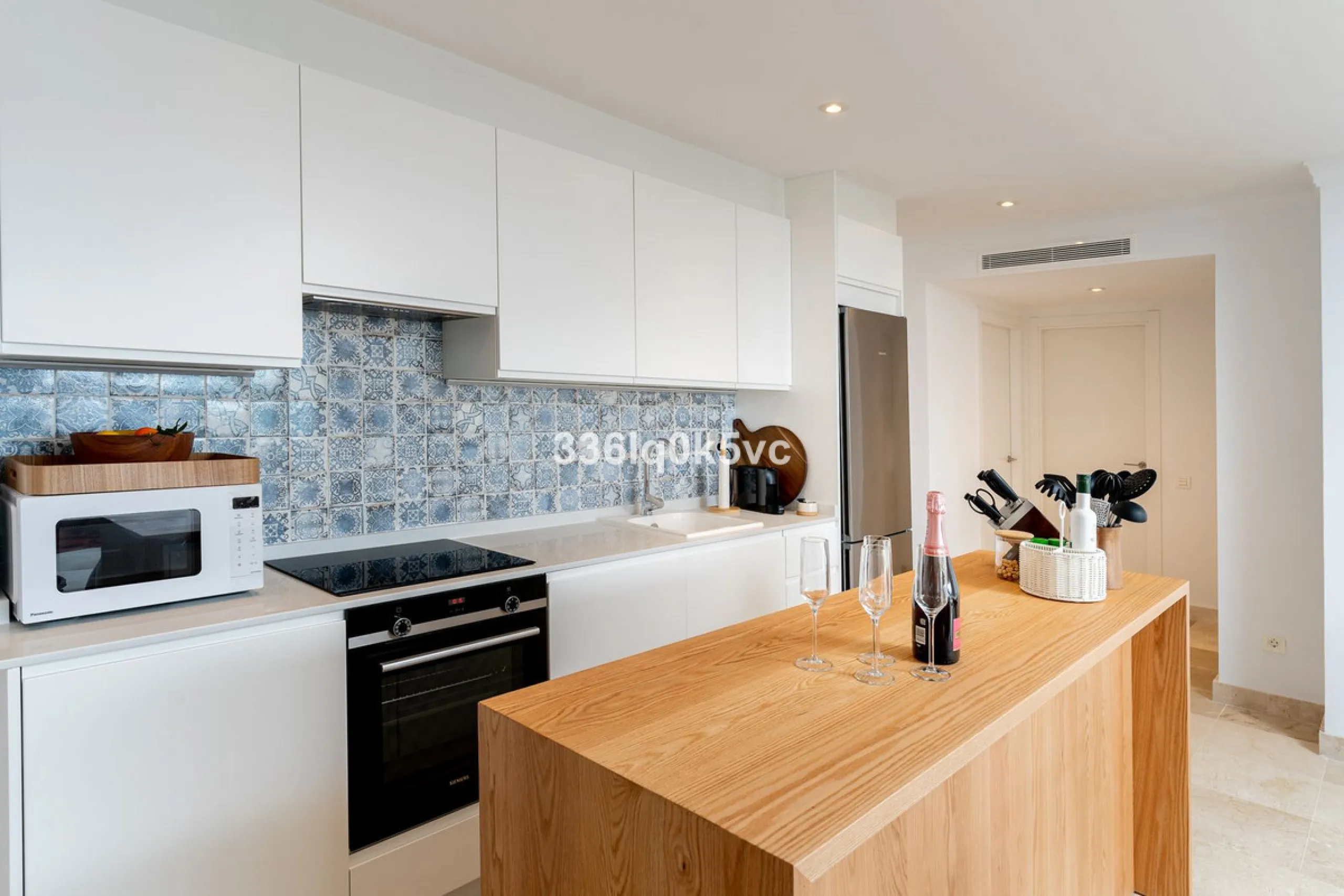 Apartment - Ground Floor Apartment в продаже в Benahavís, Málaga. В доме 3 спален и 2 ванных комнат. Площадь дома 110 м². Площадь участка 55 м²