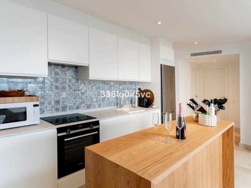 Apartment - Ground Floor Apartment в продаже в Benahavís, Málaga. В доме 3 спален и 2 ванных комнат. Площадь дома 110 м². Площадь участка 55 м²