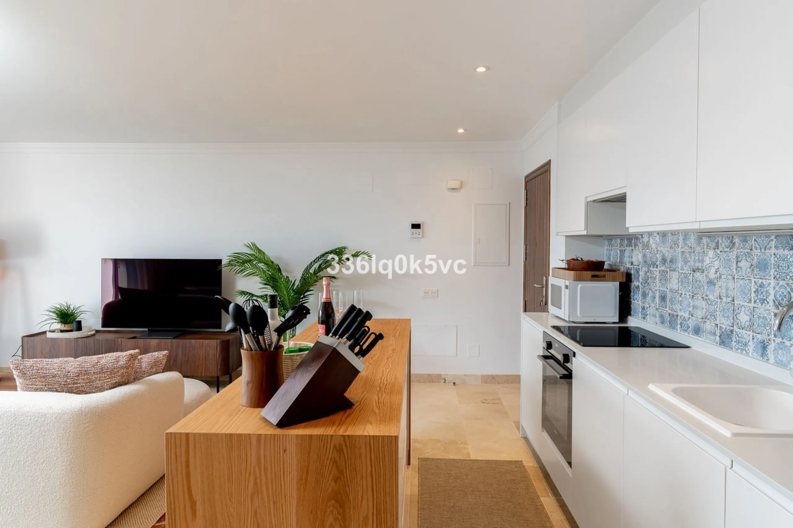 Apartment - Ground Floor Apartment в продаже в Benahavís, Málaga. В доме 3 спален и 2 ванных комнат. Площадь дома 110 м². Площадь участка 55 м²