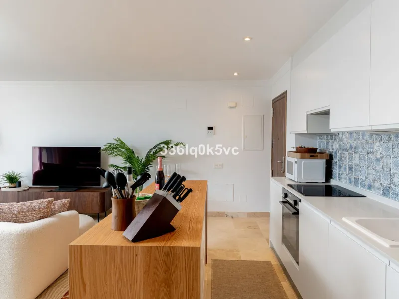 Apartment - Ground Floor Apartment в продаже в Benahavís, Málaga. В доме 3 спален и 2 ванных комнат. Площадь дома 110 м². Площадь участка 55 м²