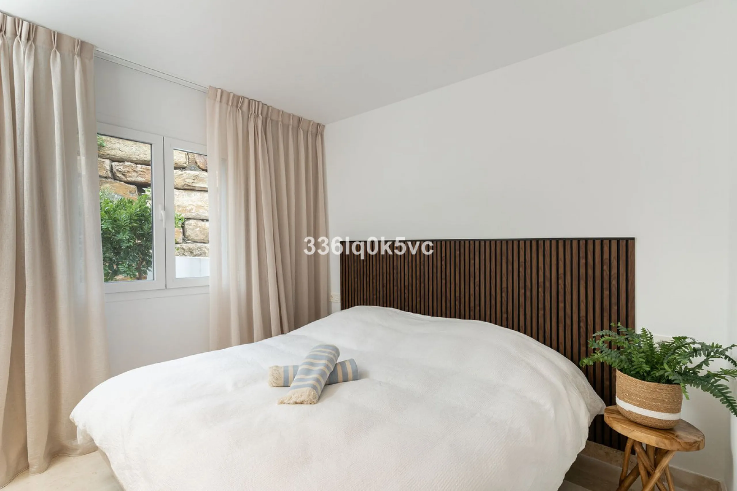 Apartment - Ground Floor Apartment в продаже в Benahavís, Málaga. В доме 3 спален и 2 ванных комнат. Площадь дома 110 м². Площадь участка 55 м²