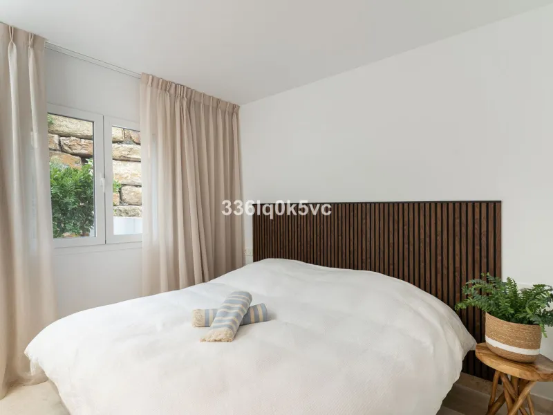 Apartment - Ground Floor Apartment в продаже в Benahavís, Málaga. В доме 3 спален и 2 ванных комнат. Площадь дома 110 м². Площадь участка 55 м²