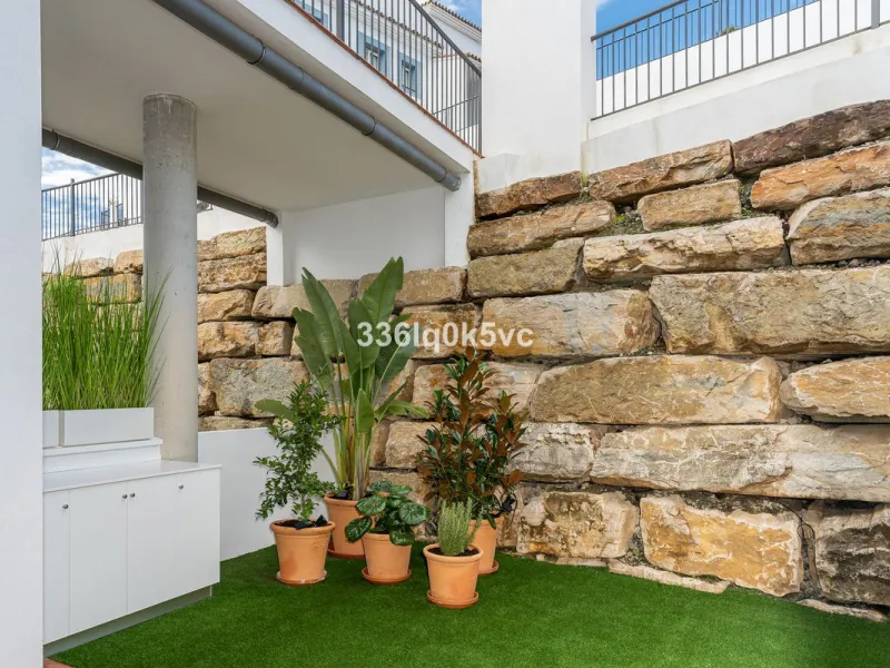 Apartment - Ground Floor Apartment в продаже в Benahavís, Málaga. В доме 3 спален и 2 ванных комнат. Площадь дома 110 м². Площадь участка 55 м²
