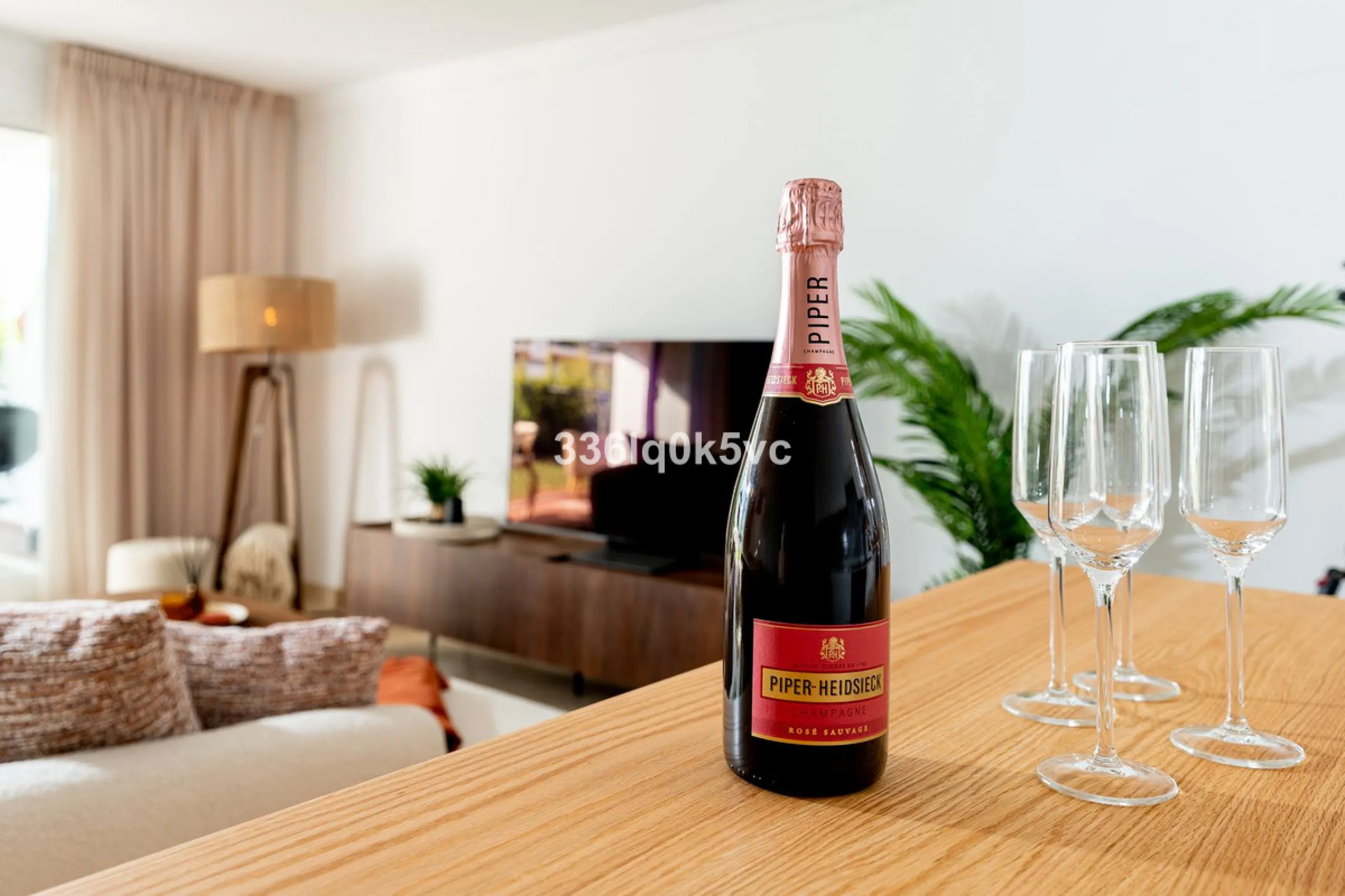 Apartment - Ground Floor Apartment в продаже в Benahavís, Málaga. В доме 3 спален и 2 ванных комнат. Площадь дома 110 м². Площадь участка 55 м²