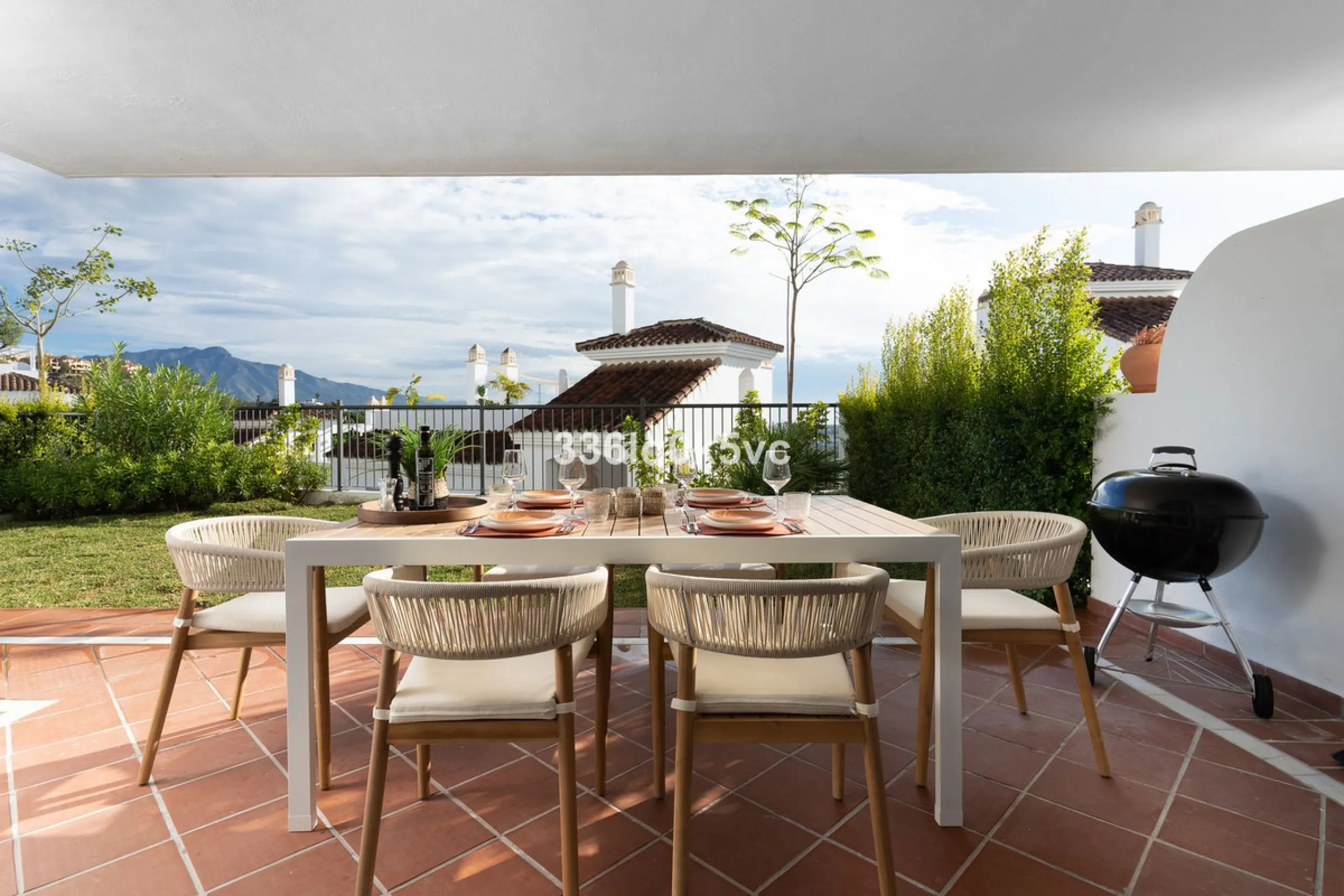 Apartment - Ground Floor Apartment в продаже в Benahavís, Málaga. В доме 3 спален и 2 ванных комнат. Площадь дома 110 м². Площадь участка 55 м²