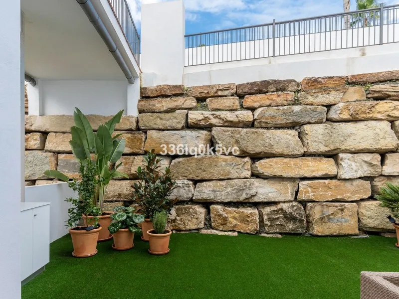 Apartment - Ground Floor Apartment в продаже в Benahavís, Málaga. В доме 3 спален и 2 ванных комнат. Площадь дома 110 м². Площадь участка 55 м²