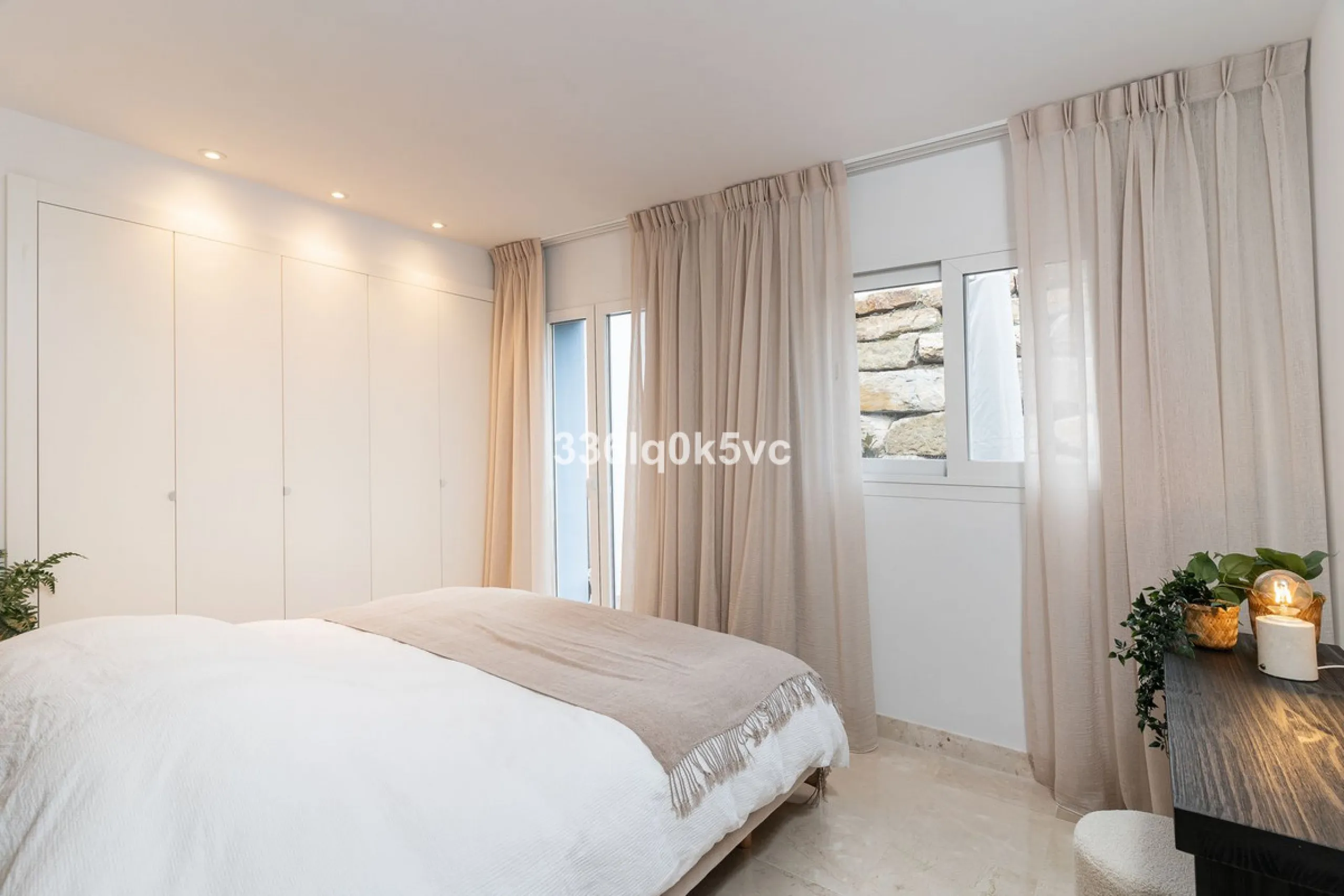 Apartment - Ground Floor Apartment в продаже в Benahavís, Málaga. В доме 3 спален и 2 ванных комнат. Площадь дома 110 м². Площадь участка 55 м²