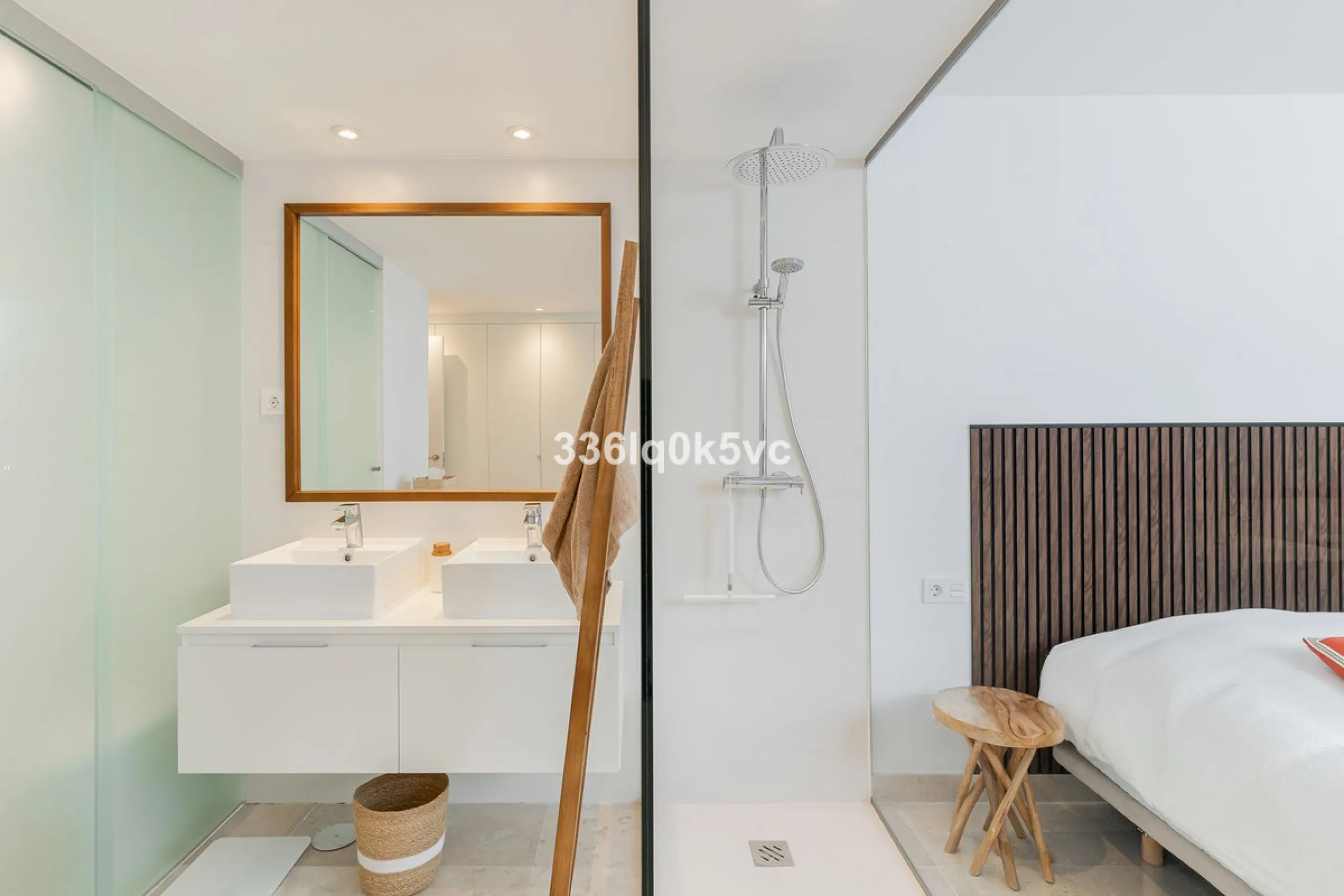 Apartment - Ground Floor Apartment в продаже в Benahavís, Málaga. В доме 3 спален и 2 ванных комнат. Площадь дома 110 м². Площадь участка 55 м²
