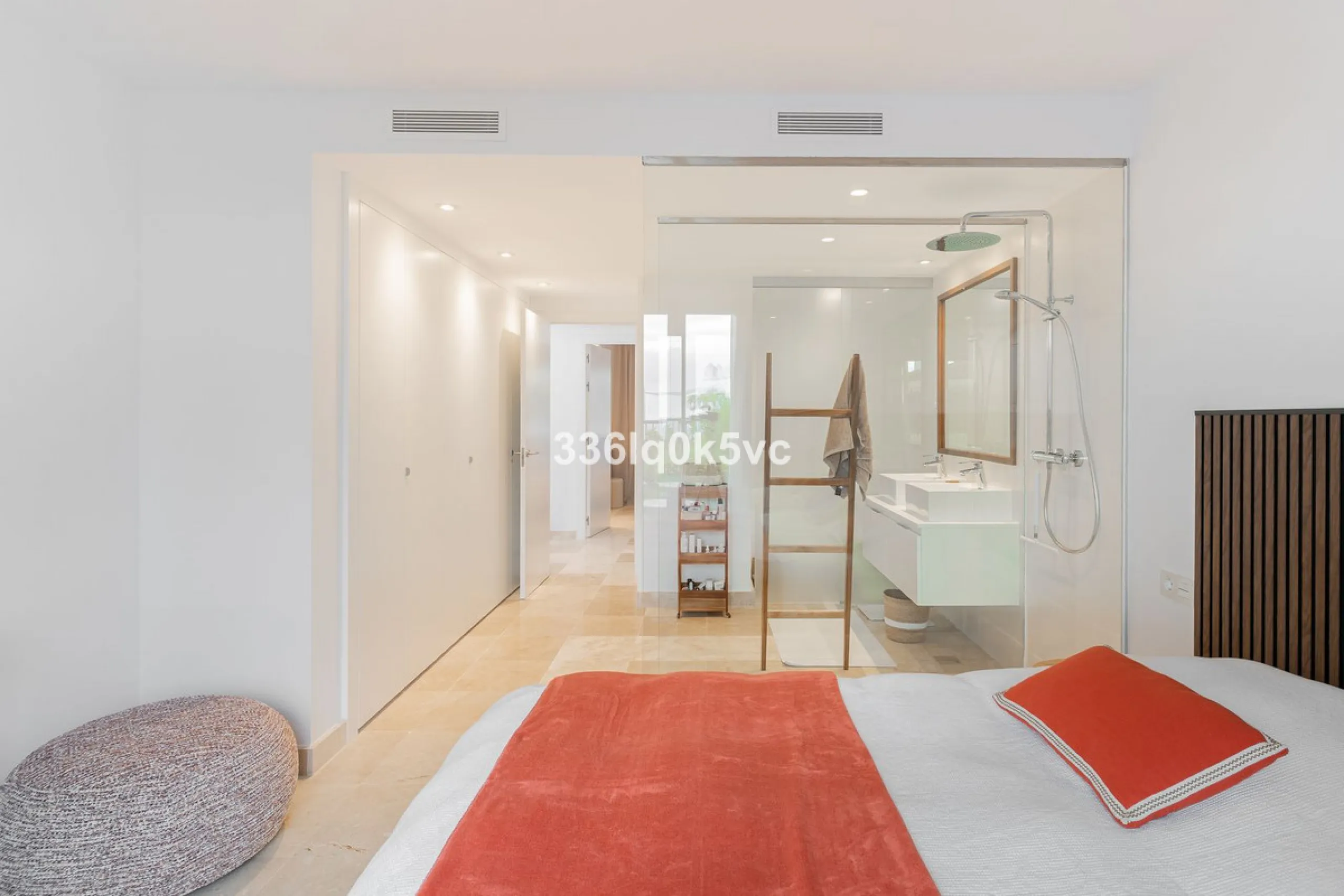 Apartment - Ground Floor Apartment в продаже в Benahavís, Málaga. В доме 3 спален и 2 ванных комнат. Площадь дома 110 м². Площадь участка 55 м²