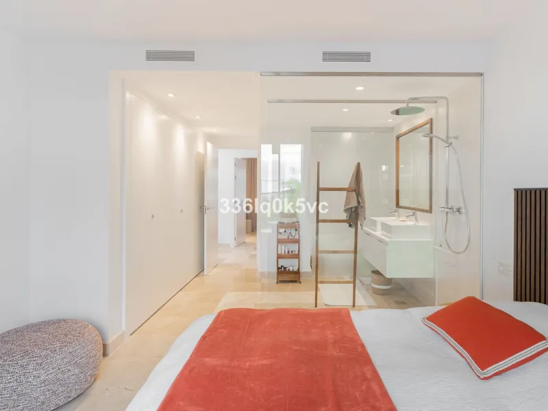 Apartment - Ground Floor Apartment в продаже в Benahavís, Málaga. В доме 3 спален и 2 ванных комнат. Площадь дома 110 м². Площадь участка 55 м²