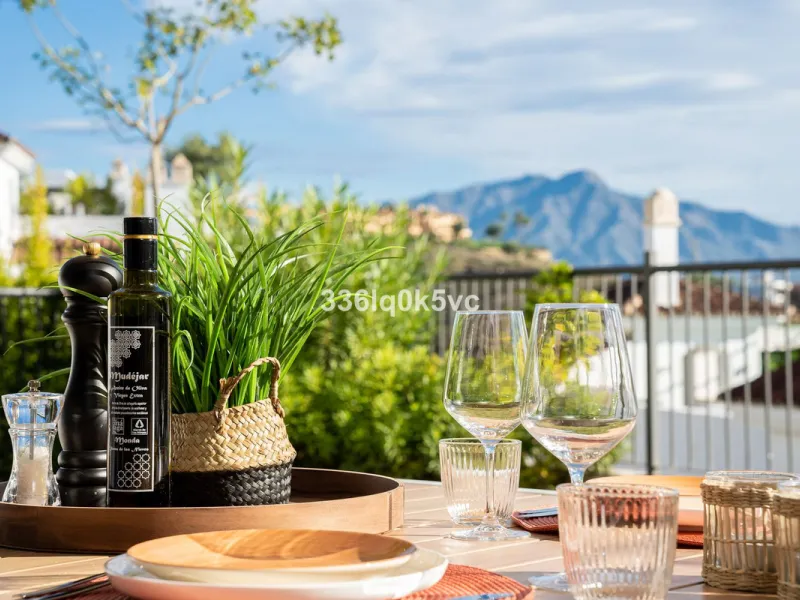 Apartment - Ground Floor Apartment в продаже в Benahavís, Málaga. В доме 3 спален и 2 ванных комнат. Площадь дома 110 м². Площадь участка 55 м²