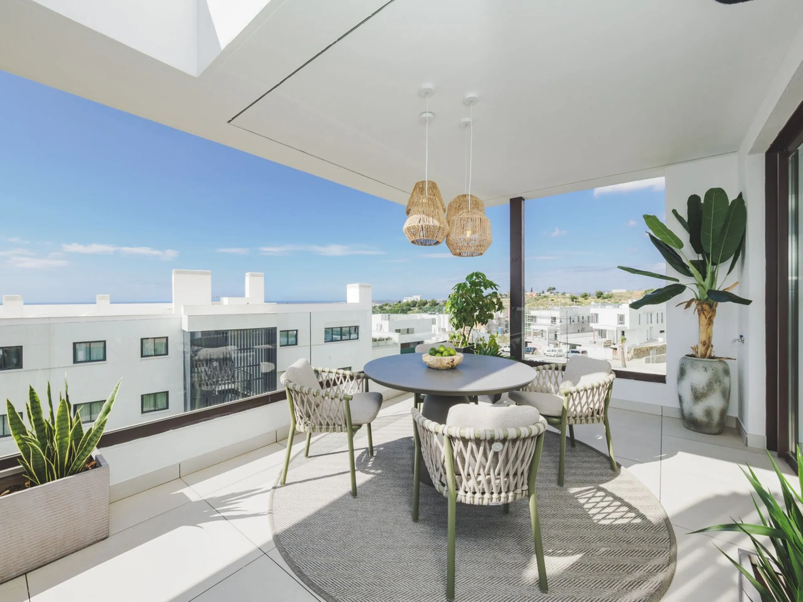 This magnificent brand-new penthouse, located in one of the most exclusive areas of the prestigious El Higuerón residential development.