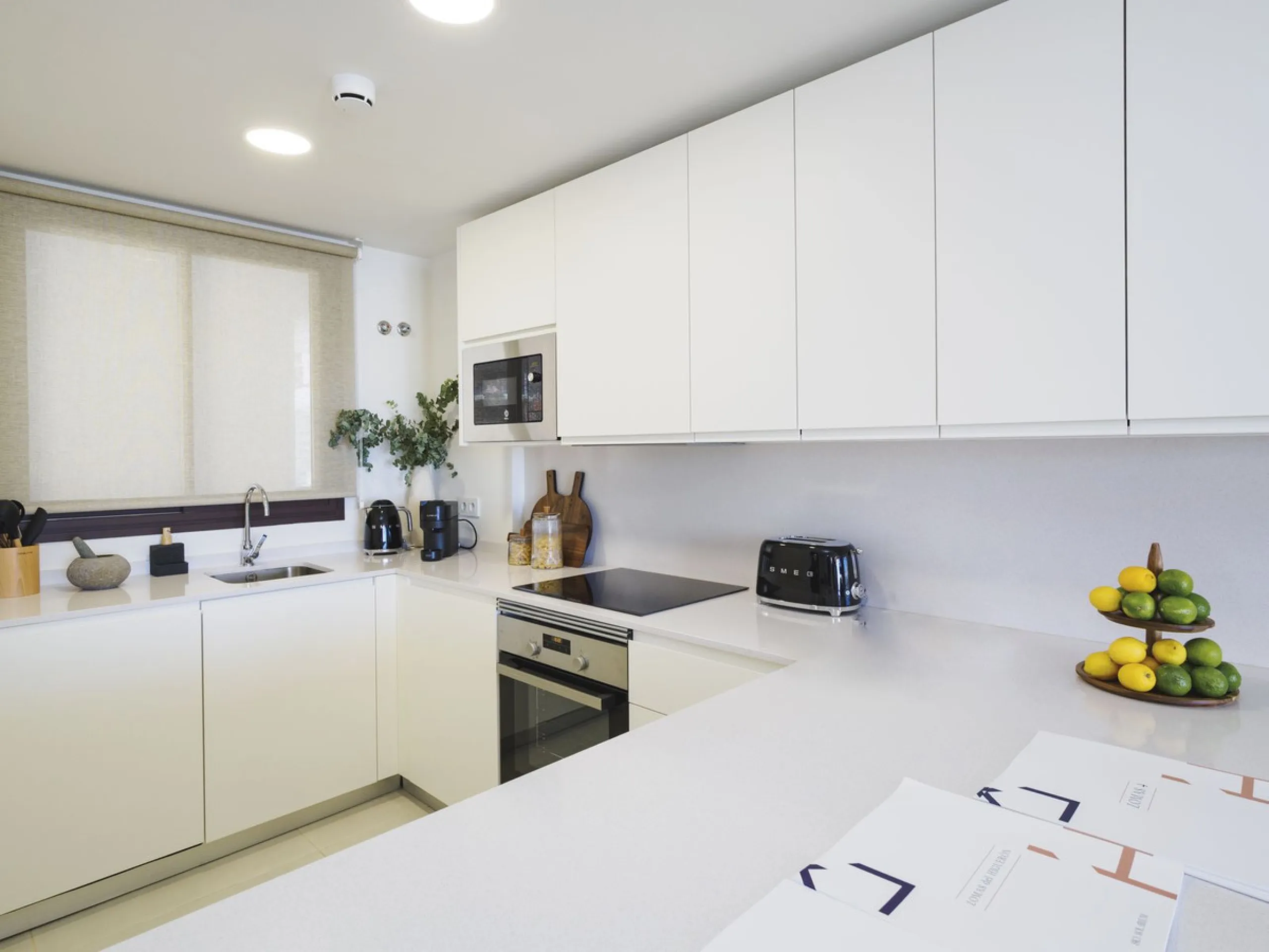 This magnificent brand-new penthouse, located in one of the most exclusive areas of the prestigious El Higuerón residential development.