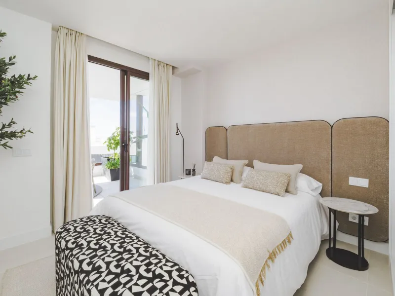 This magnificent brand-new penthouse, located in one of the most exclusive areas of the prestigious El Higuerón residential development.