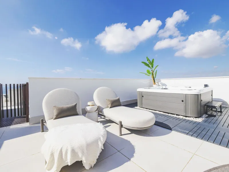 This magnificent brand-new penthouse, located in one of the most exclusive areas of the prestigious El Higuerón residential development.