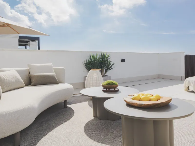 This magnificent brand-new penthouse, located in one of the most exclusive areas of the prestigious El Higuerón residential development.