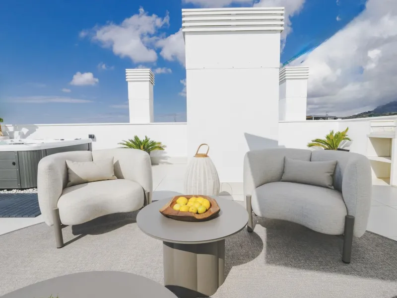 This magnificent brand-new penthouse, located in one of the most exclusive areas of the prestigious El Higuerón residential development.