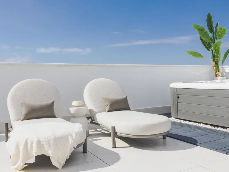 This magnificent brand-new penthouse, located in one of the most exclusive areas of the prestigious El Higuerón residential development.