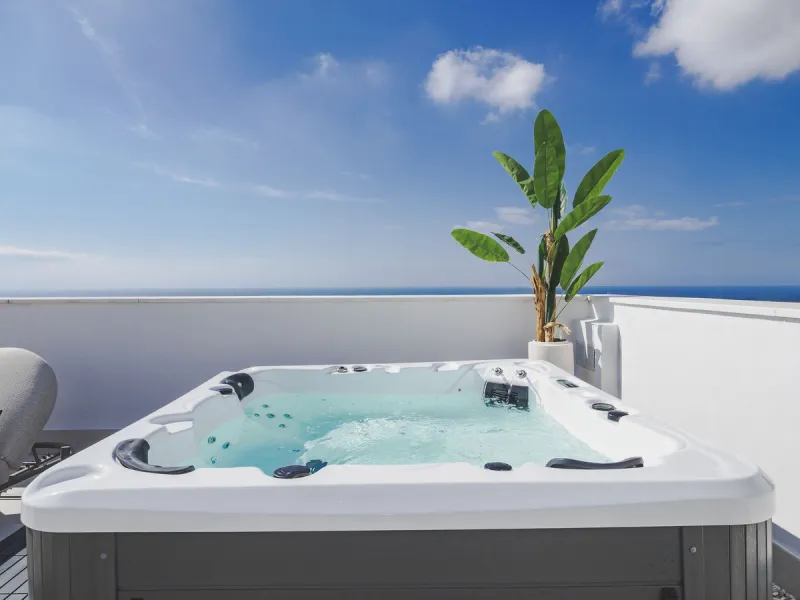This magnificent brand-new penthouse, located in one of the most exclusive areas of the prestigious El Higuerón residential development.