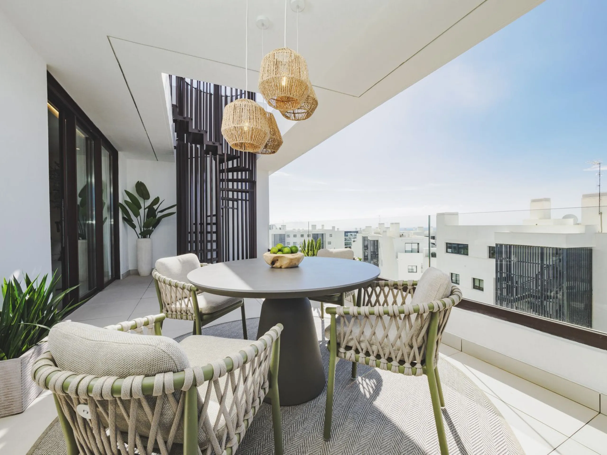 This magnificent brand-new penthouse, located in one of the most exclusive areas of the prestigious El Higuerón residential development.