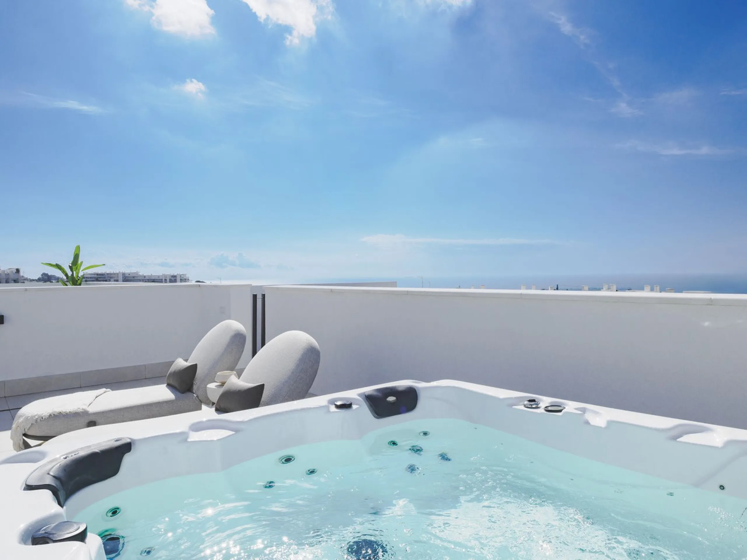 This magnificent brand-new penthouse, located in one of the most exclusive areas of the prestigious El Higuerón residential development.