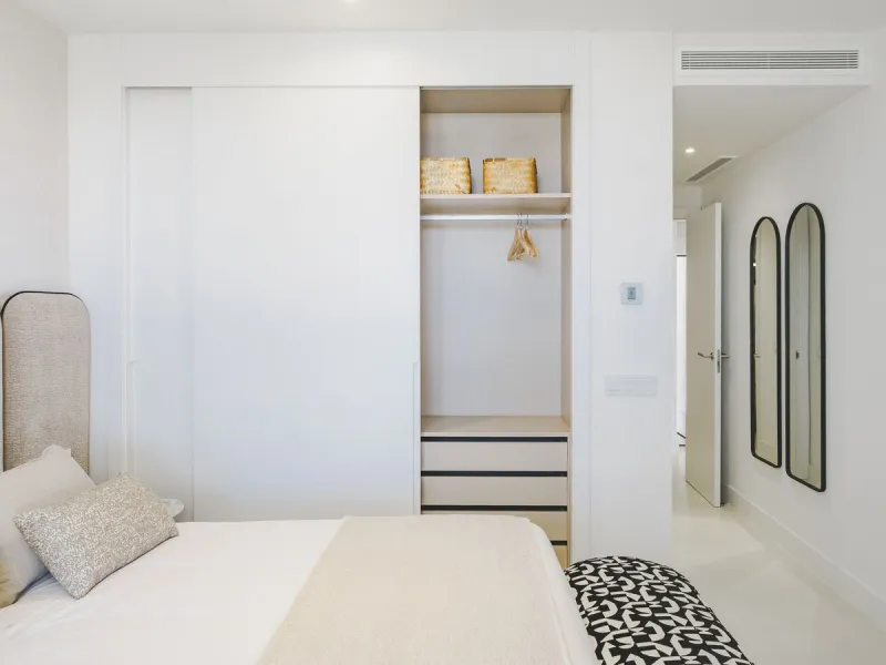 This magnificent brand-new penthouse, located in one of the most exclusive areas of the prestigious El Higuerón residential development.