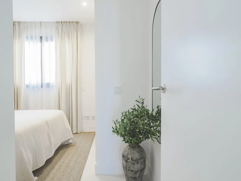 This magnificent brand-new penthouse, located in one of the most exclusive areas of the prestigious El Higuerón residential development.