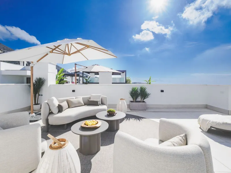 This magnificent brand-new penthouse, located in one of the most exclusive areas of the prestigious El Higuerón residential development.