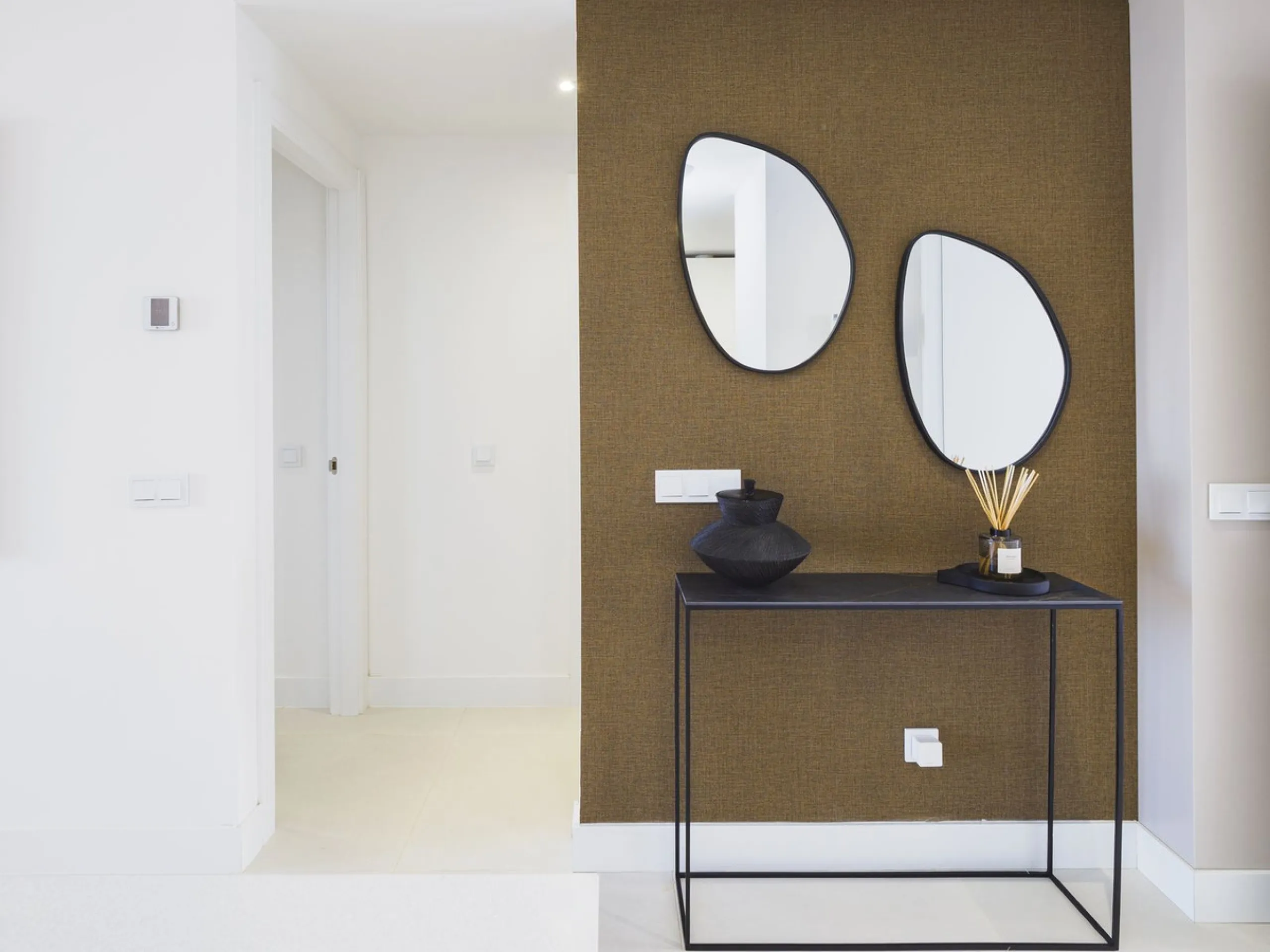 This magnificent brand-new penthouse, located in one of the most exclusive areas of the prestigious El Higuerón residential development.