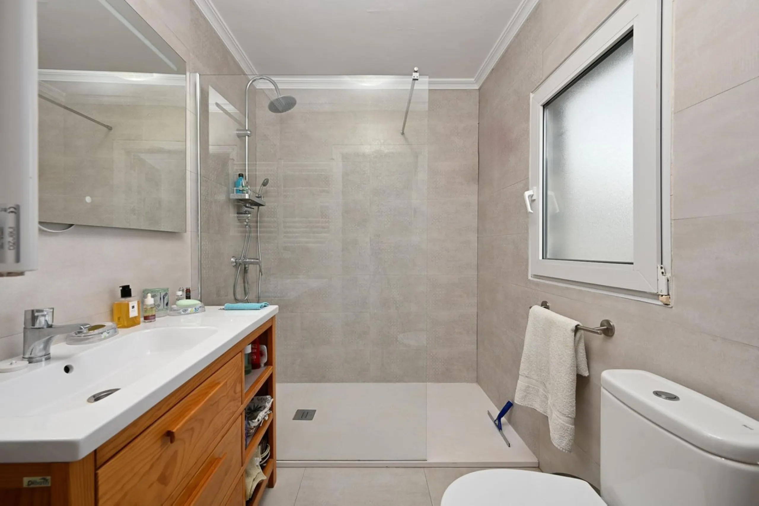 House - Detached Villa в продаже в Alhaurín el Grande, Málaga. В доме 4 спален и 4 ванных комнат. Площадь дома 235 м². Площадь участка 861 м²