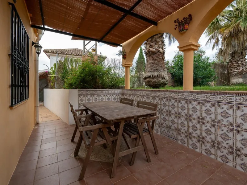House - Detached Villa в продаже в Alhaurín el Grande, Málaga. В доме 4 спален и 4 ванных комнат. Площадь дома 235 м². Площадь участка 861 м²