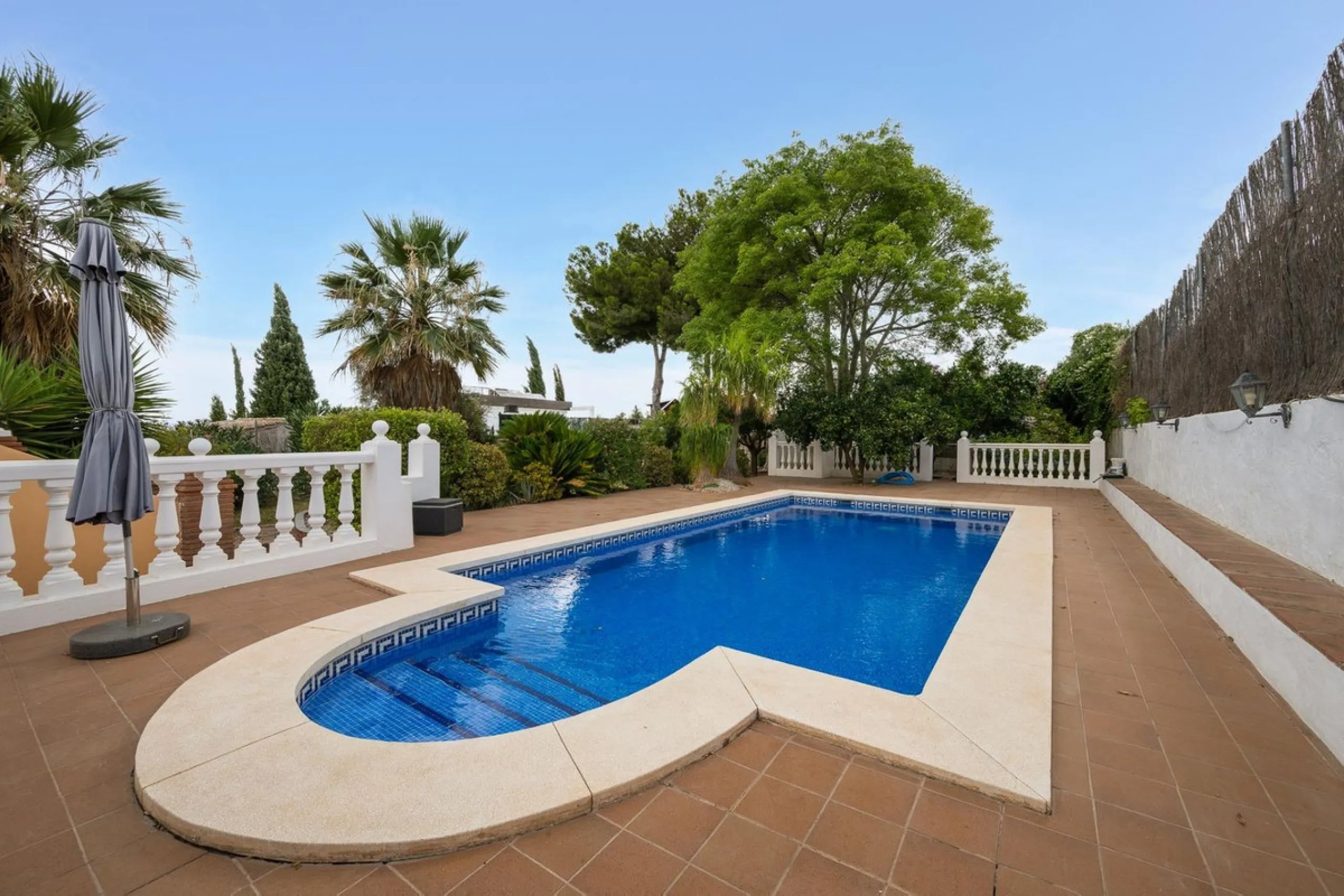House - Detached Villa в продаже в Alhaurín el Grande, Málaga. В доме 4 спален и 4 ванных комнат. Площадь дома 235 м². Площадь участка 861 м²