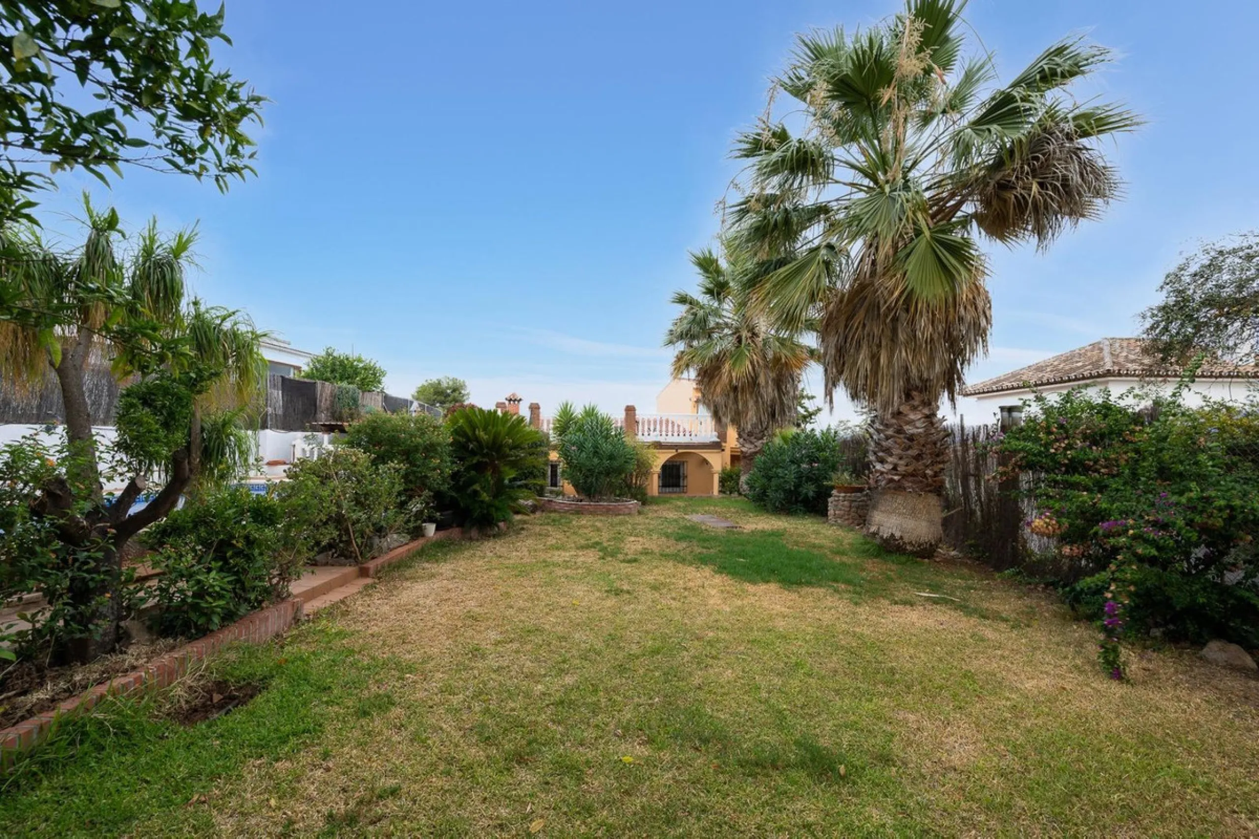 House - Detached Villa в продаже в Alhaurín el Grande, Málaga. В доме 4 спален и 4 ванных комнат. Площадь дома 235 м². Площадь участка 861 м²