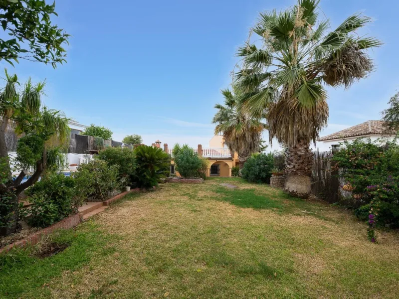 House - Detached Villa в продаже в Alhaurín el Grande, Málaga. В доме 4 спален и 4 ванных комнат. Площадь дома 235 м². Площадь участка 861 м²