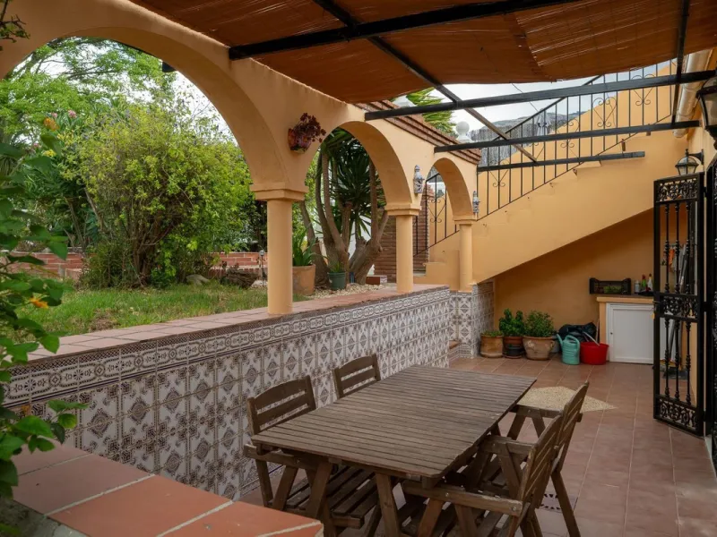 House - Detached Villa в продаже в Alhaurín el Grande, Málaga. В доме 4 спален и 4 ванных комнат. Площадь дома 235 м². Площадь участка 861 м²