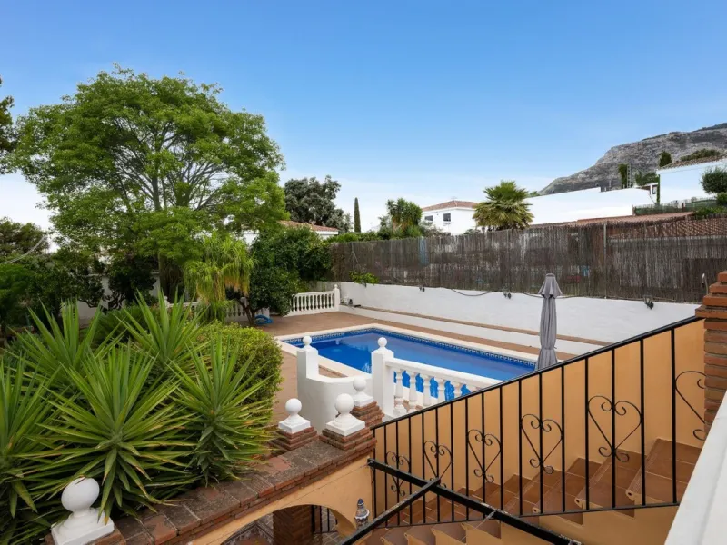 House - Detached Villa в продаже в Alhaurín el Grande, Málaga. В доме 4 спален и 4 ванных комнат. Площадь дома 235 м². Площадь участка 861 м²