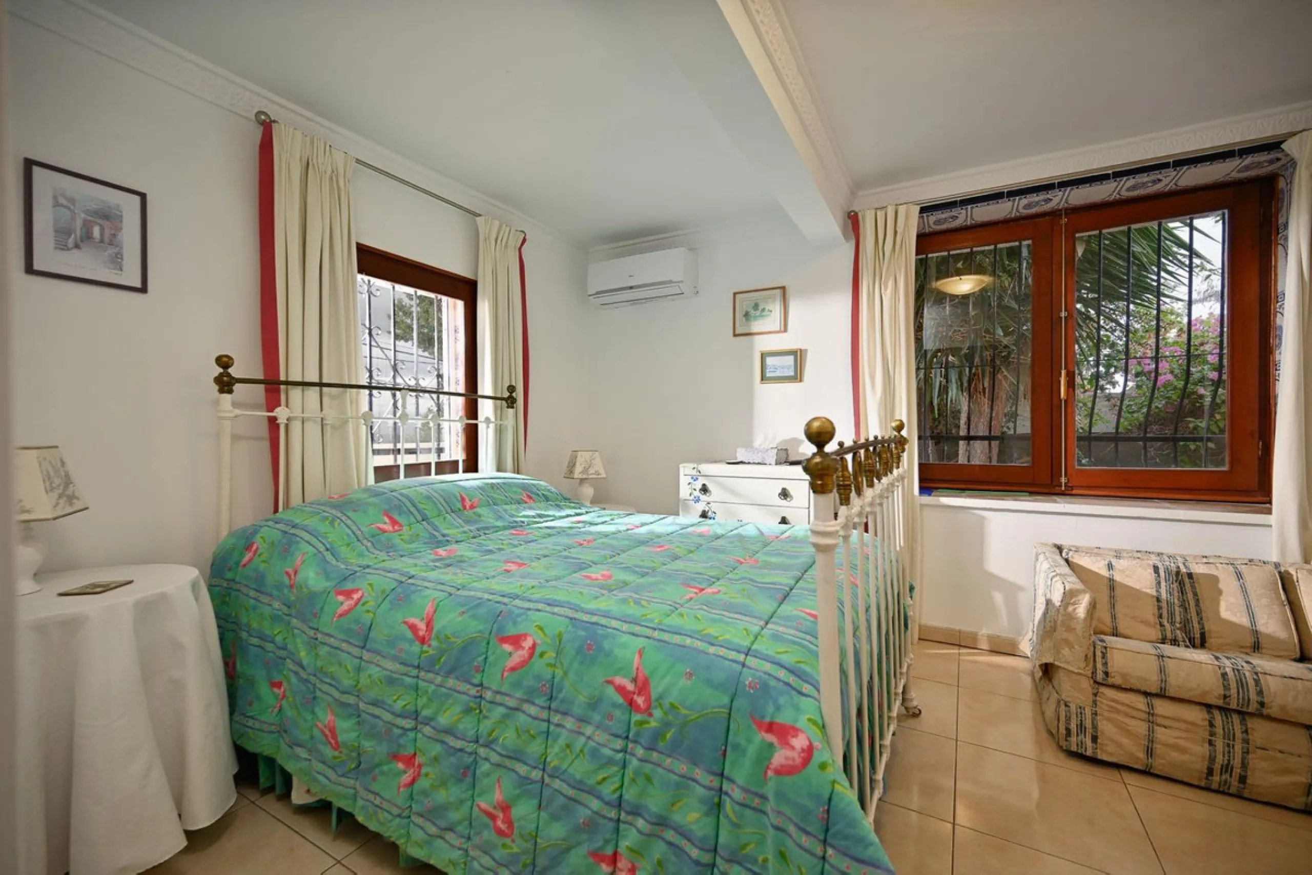 House - Detached Villa в продаже в Alhaurín el Grande, Málaga. В доме 4 спален и 4 ванных комнат. Площадь дома 235 м². Площадь участка 861 м²