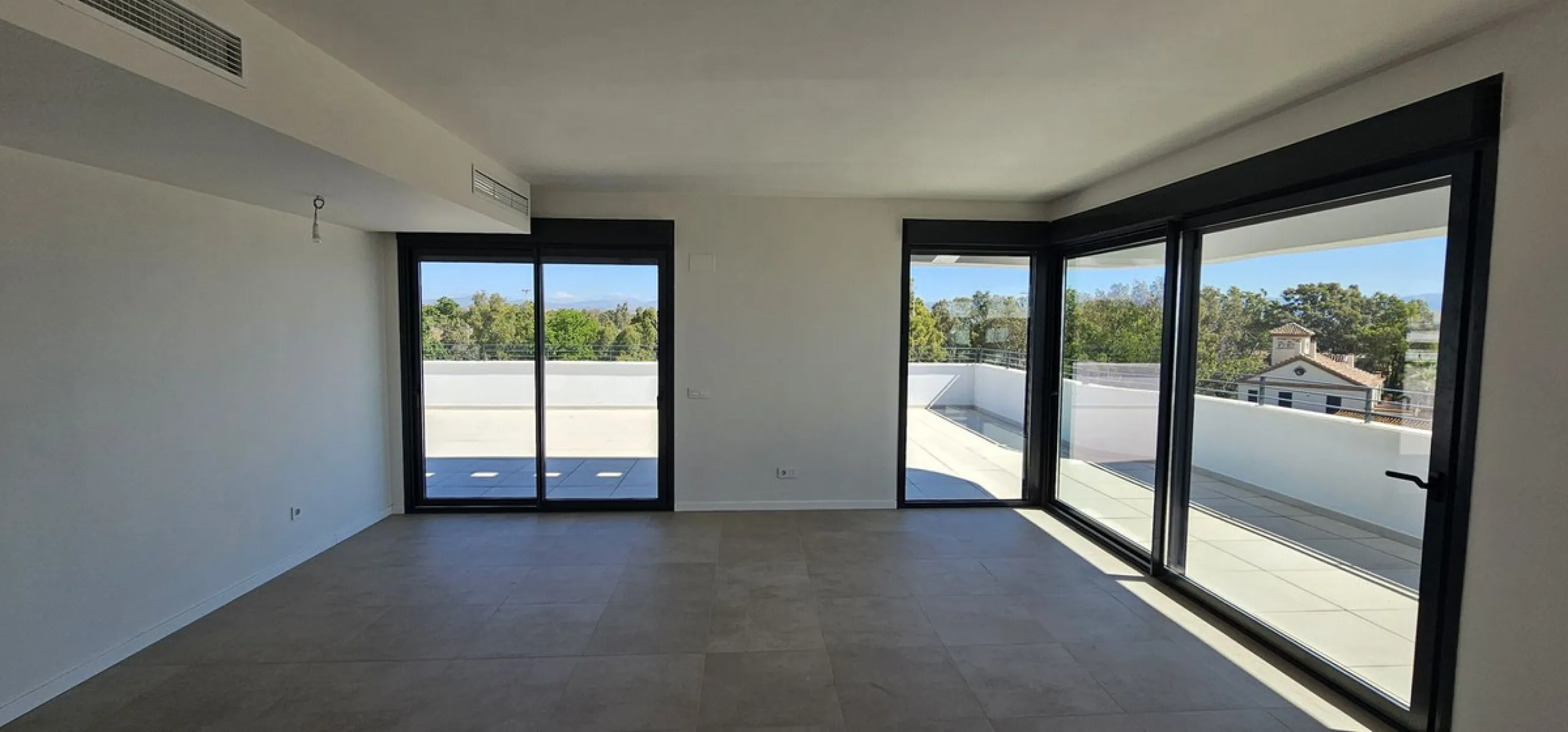 Apartment - Penthouse в продаже в Torremolinos, Málaga. В доме 4 спален и 3 ванных комнат. Площадь дома 183 м²