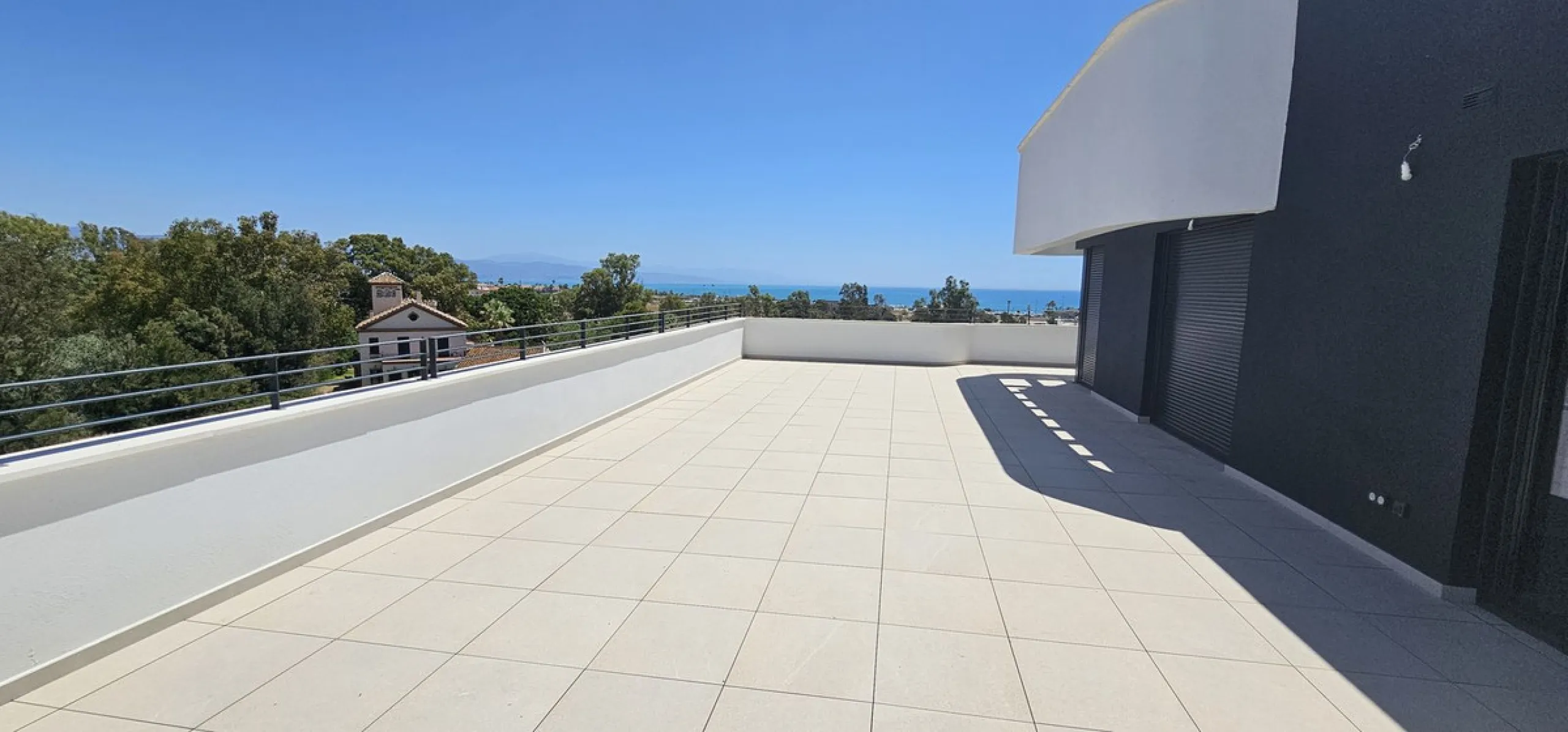 Apartment - Penthouse в продаже в Torremolinos, Málaga. В доме 4 спален и 3 ванных комнат. Площадь дома 183 м²