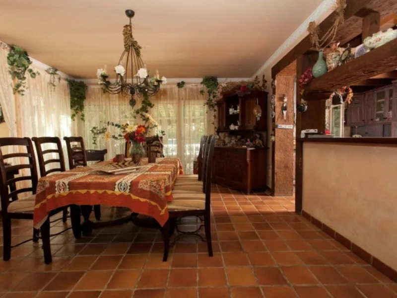 House - Detached Villa в продаже в Mijas, Málaga. В доме 6 спален и 7 ванных комнат. Площадь дома 1904 м². Площадь участка 36498 м²