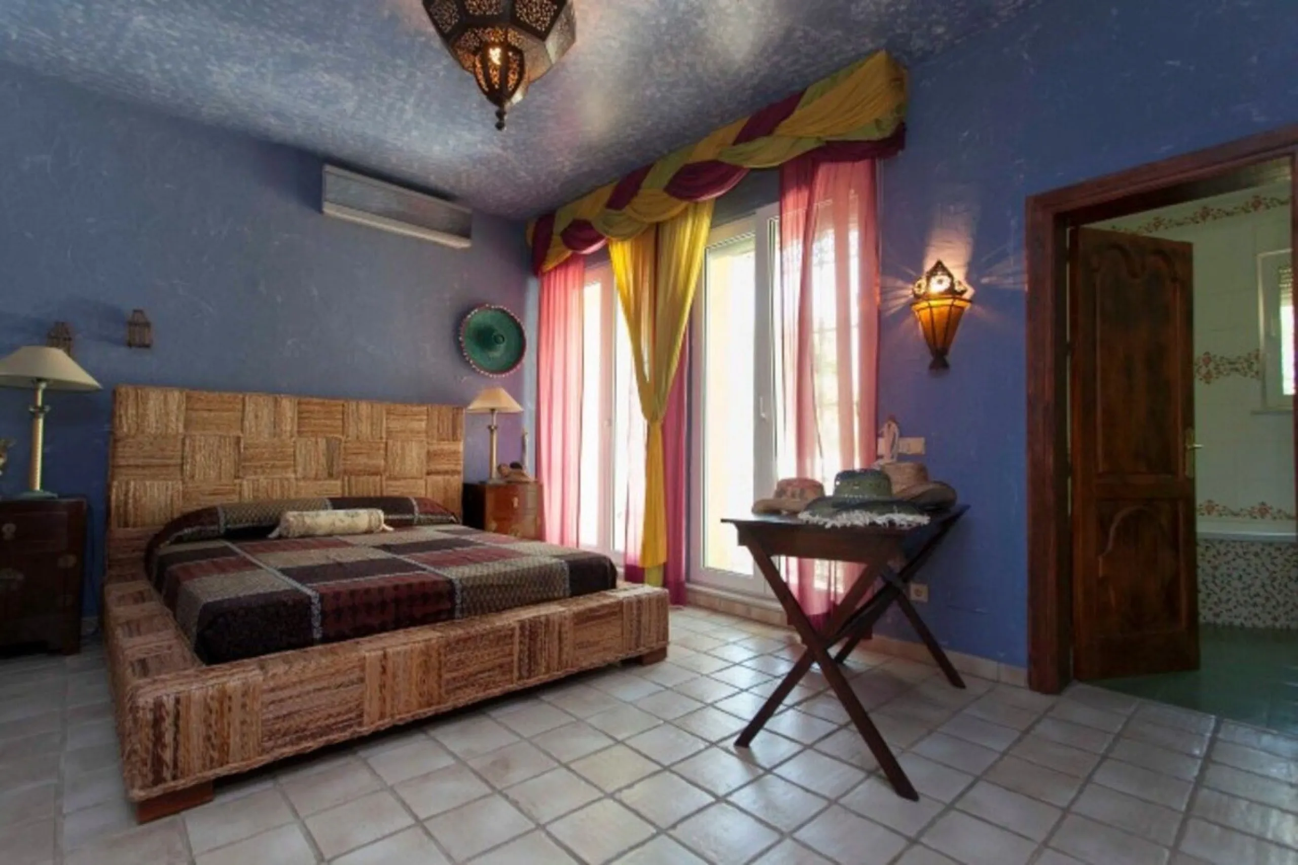 House - Detached Villa в продаже в Mijas, Málaga. В доме 6 спален и 7 ванных комнат. Площадь дома 1904 м². Площадь участка 36498 м²