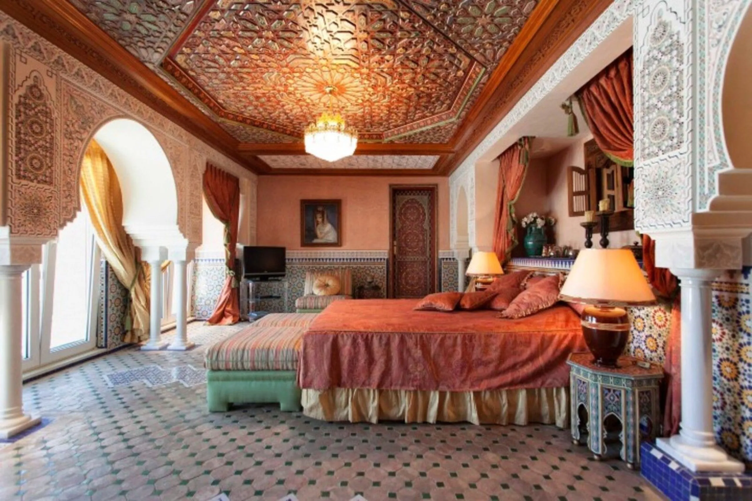 House - Detached Villa в продаже в Mijas, Málaga. В доме 6 спален и 7 ванных комнат. Площадь дома 1904 м². Площадь участка 36498 м²