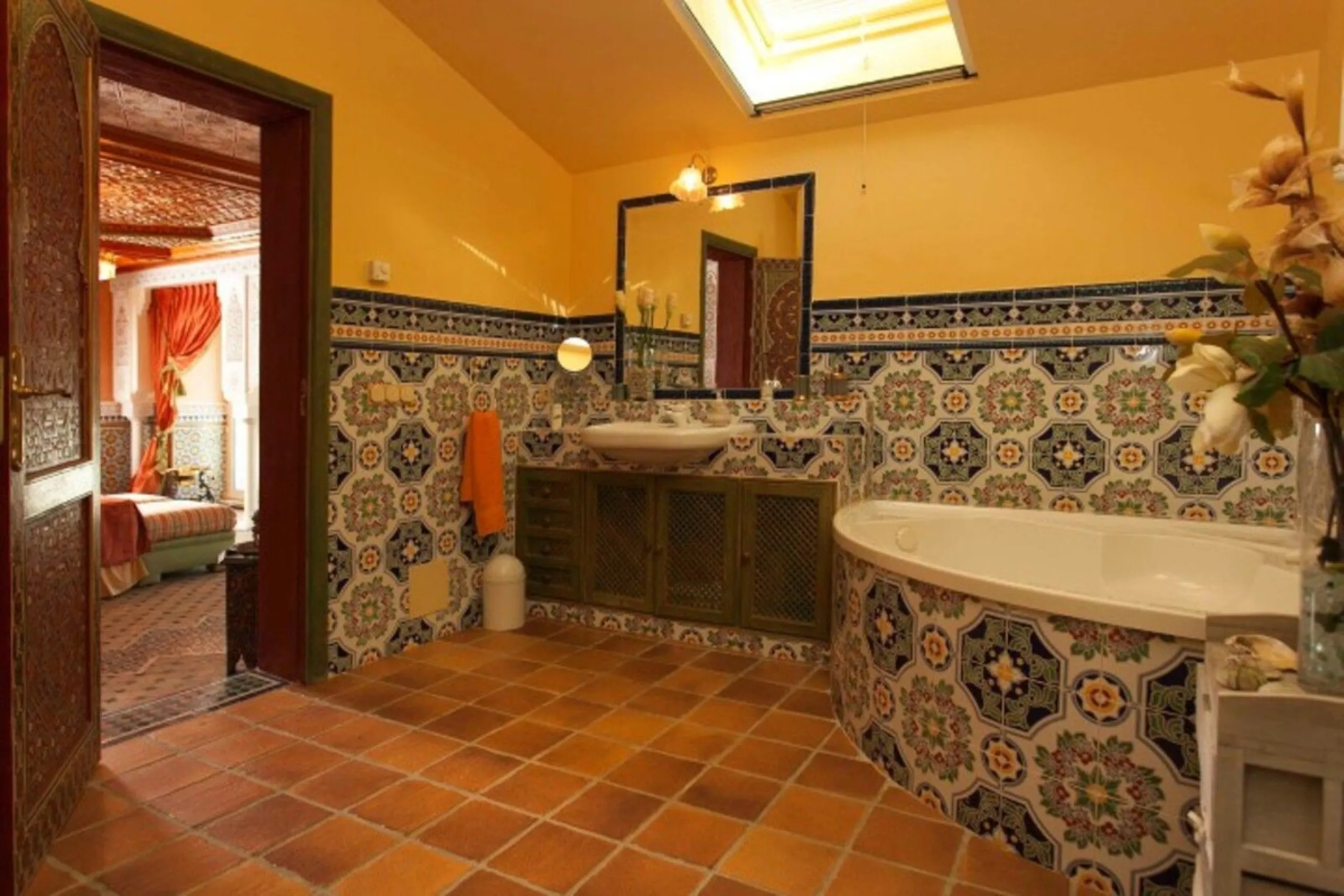 House - Detached Villa в продаже в Mijas, Málaga. В доме 6 спален и 7 ванных комнат. Площадь дома 1904 м². Площадь участка 36498 м²
