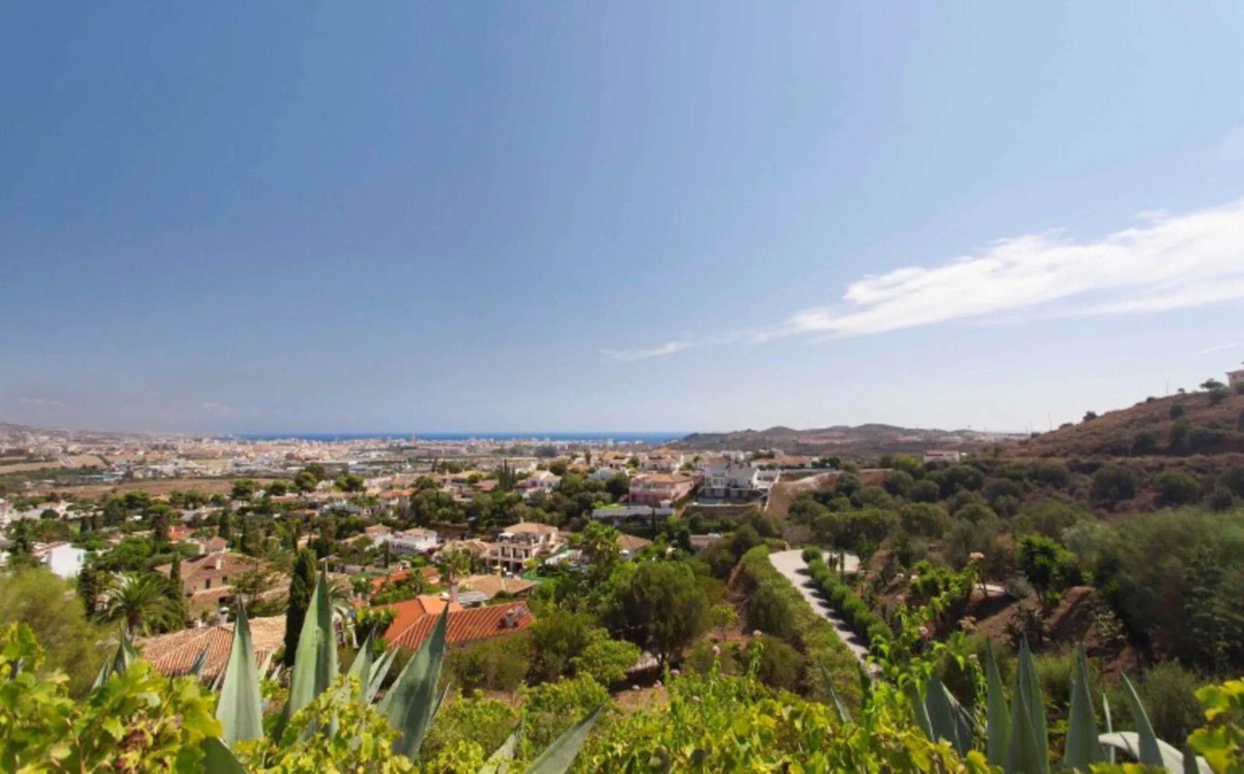 House - Detached Villa в продаже в Mijas, Málaga. В доме 6 спален и 7 ванных комнат. Площадь дома 1904 м². Площадь участка 36498 м²