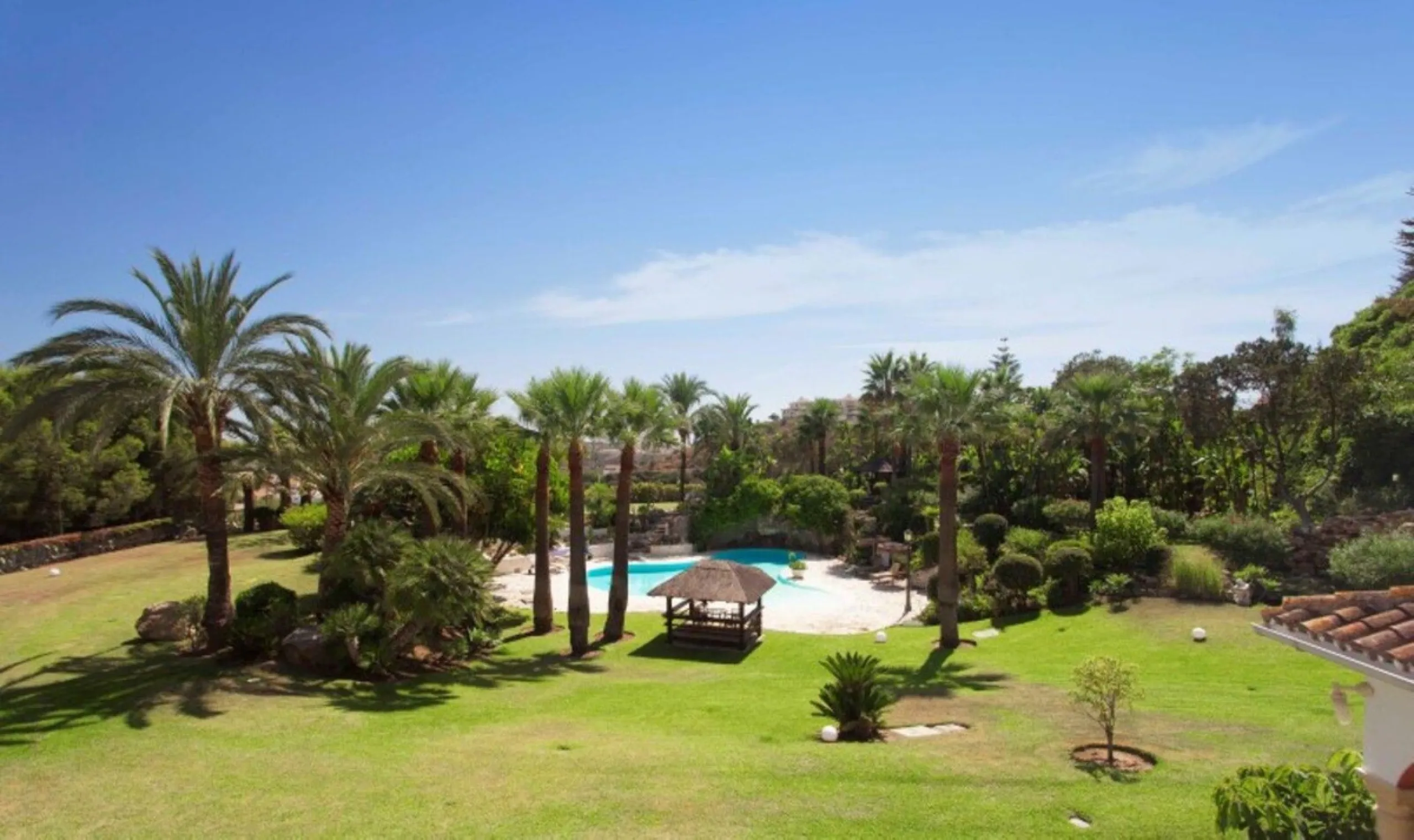 House - Detached Villa в продаже в Mijas, Málaga. В доме 6 спален и 7 ванных комнат. Площадь дома 1904 м². Площадь участка 36498 м²