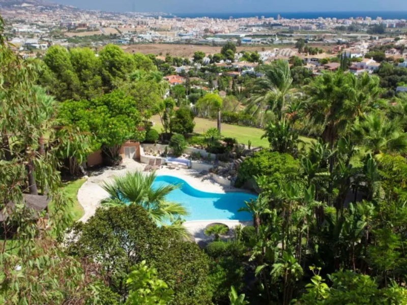 House - Detached Villa в продаже в Mijas, Málaga. В доме 6 спален и 7 ванных комнат. Площадь дома 1904 м². Площадь участка 36498 м²