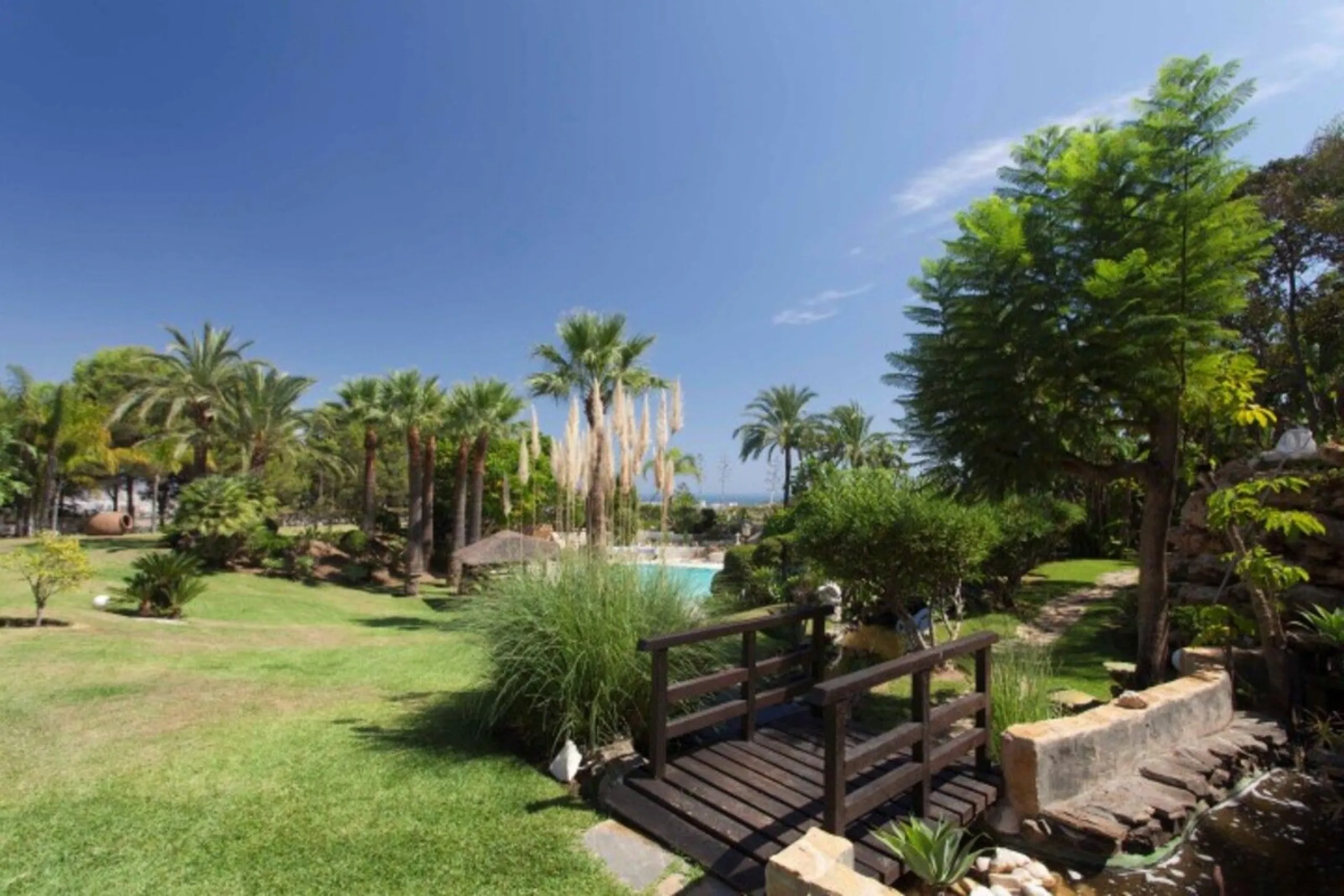 House - Detached Villa в продаже в Mijas, Málaga. В доме 6 спален и 7 ванных комнат. Площадь дома 1904 м². Площадь участка 36498 м²