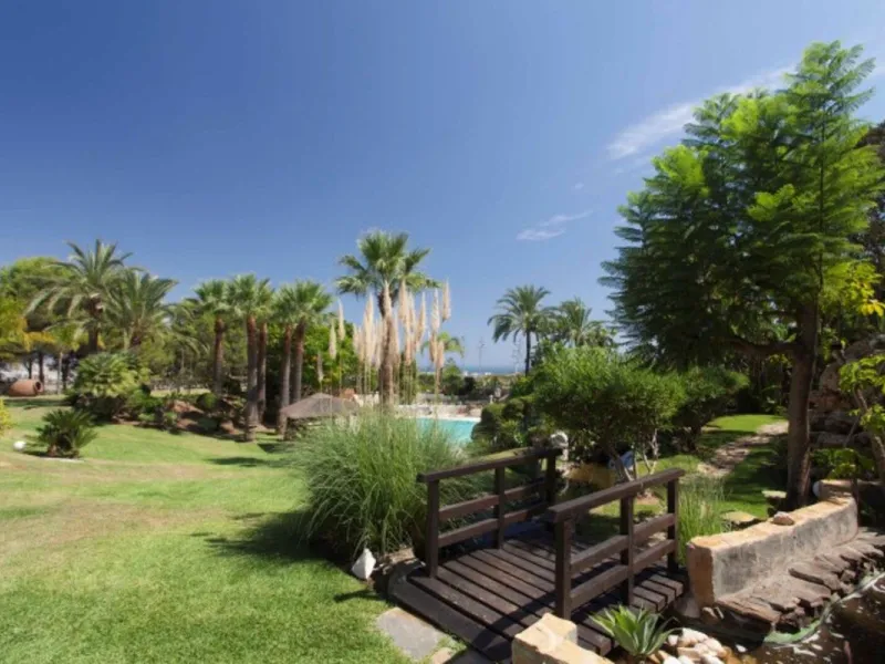 House - Detached Villa в продаже в Mijas, Málaga. В доме 6 спален и 7 ванных комнат. Площадь дома 1904 м². Площадь участка 36498 м²