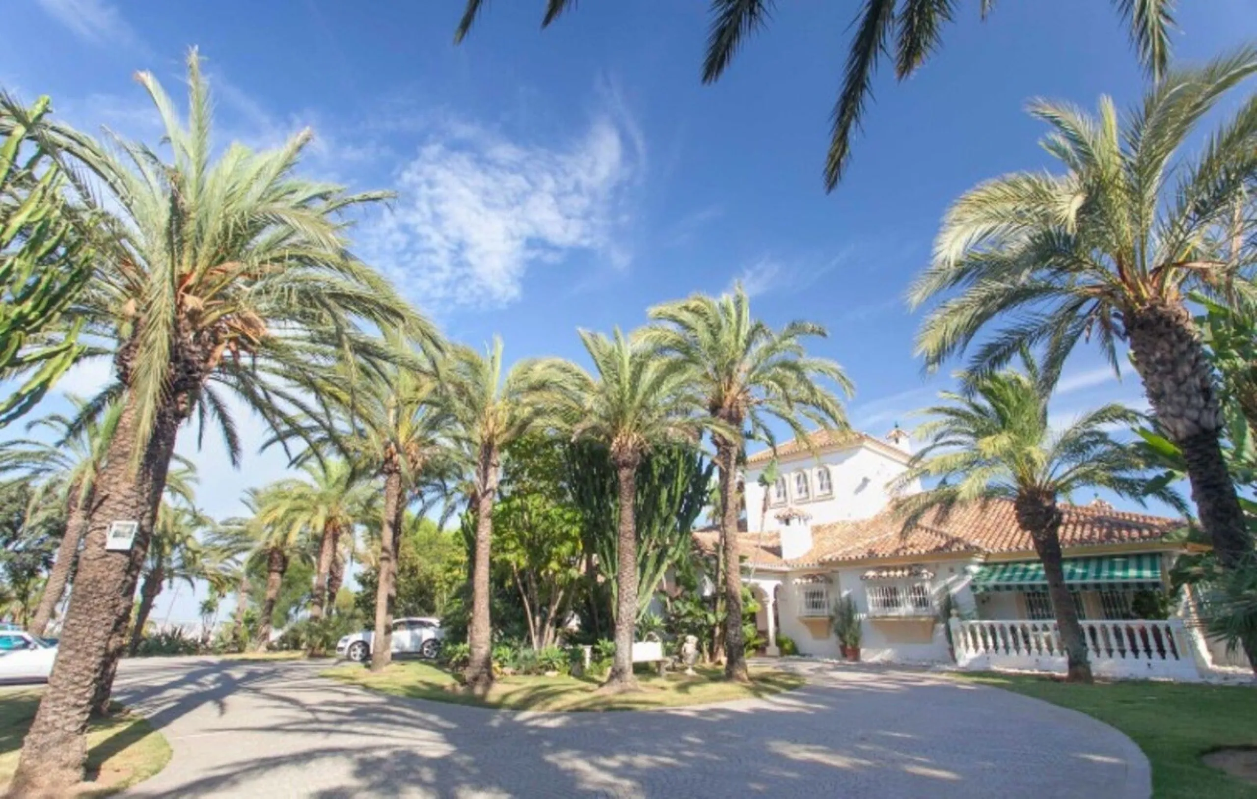 House - Detached Villa в продаже в Mijas, Málaga. В доме 6 спален и 7 ванных комнат. Площадь дома 1904 м². Площадь участка 36498 м²