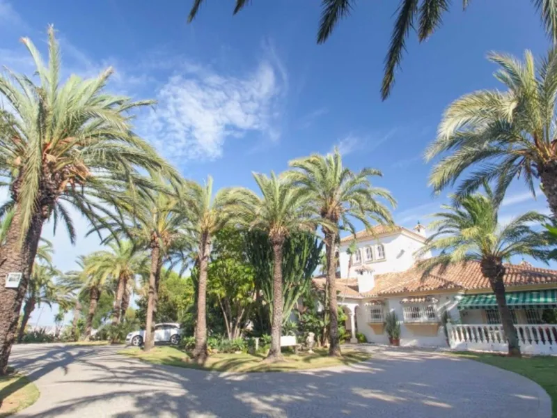 House - Detached Villa в продаже в Mijas, Málaga. В доме 6 спален и 7 ванных комнат. Площадь дома 1904 м². Площадь участка 36498 м²